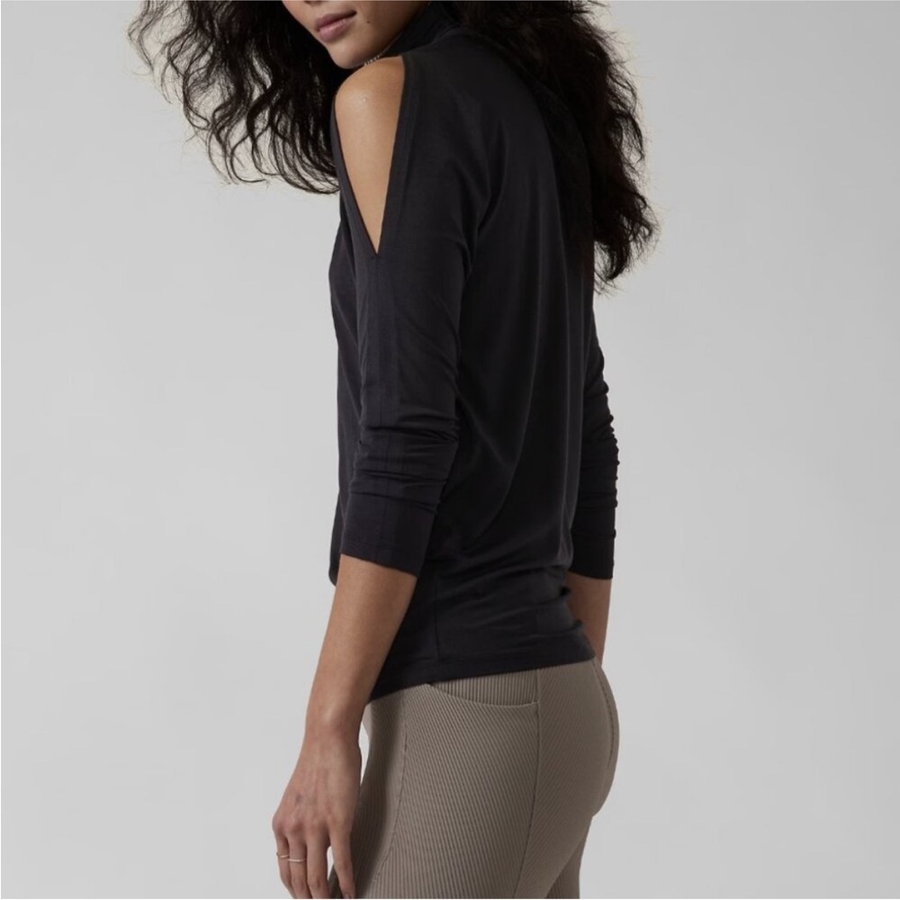 Athleta women’s cold shoulder turtleneck long sleeve black top size M preloved - Picture 3 of 11